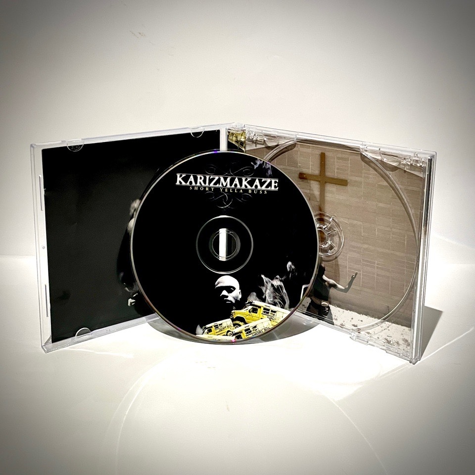 Karizmakaze – Short Yella Buss