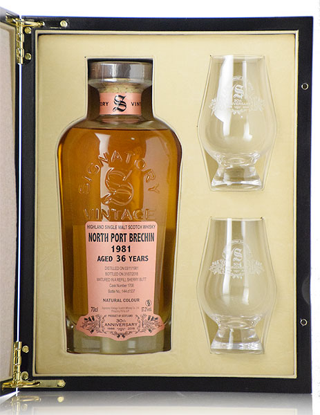 30周年を記念する特別なパッケージ。専用のグレンケアングラスも二脚ついています。