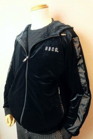 セール35%OFF ビビコ BBCO パーカー ブラック 秋冬新作 ベロア生地 メンズウェア画像1