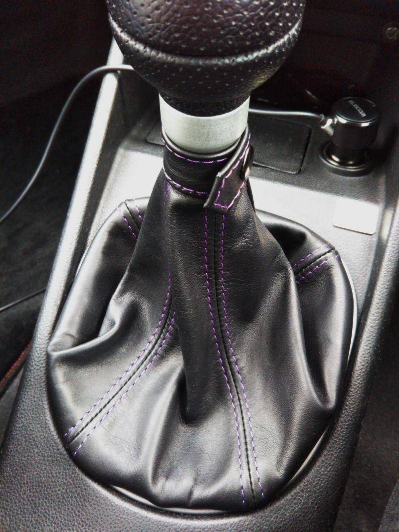 147 5MT シフトブーツ本革＆ウルトラスエード（アルカンタラ）車