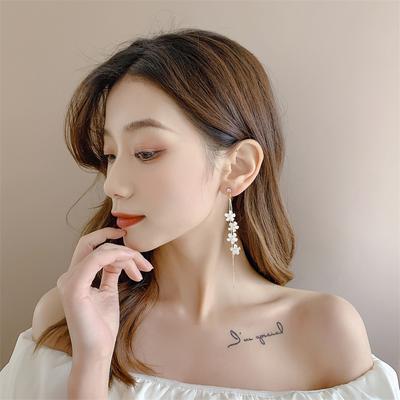 揺れる チェーンピアス 花びらイヤリング【ネコポス可】|イヤリング|アクセサリー