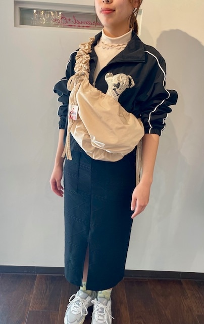 circuscircus】Frill Shoulder Light Carry