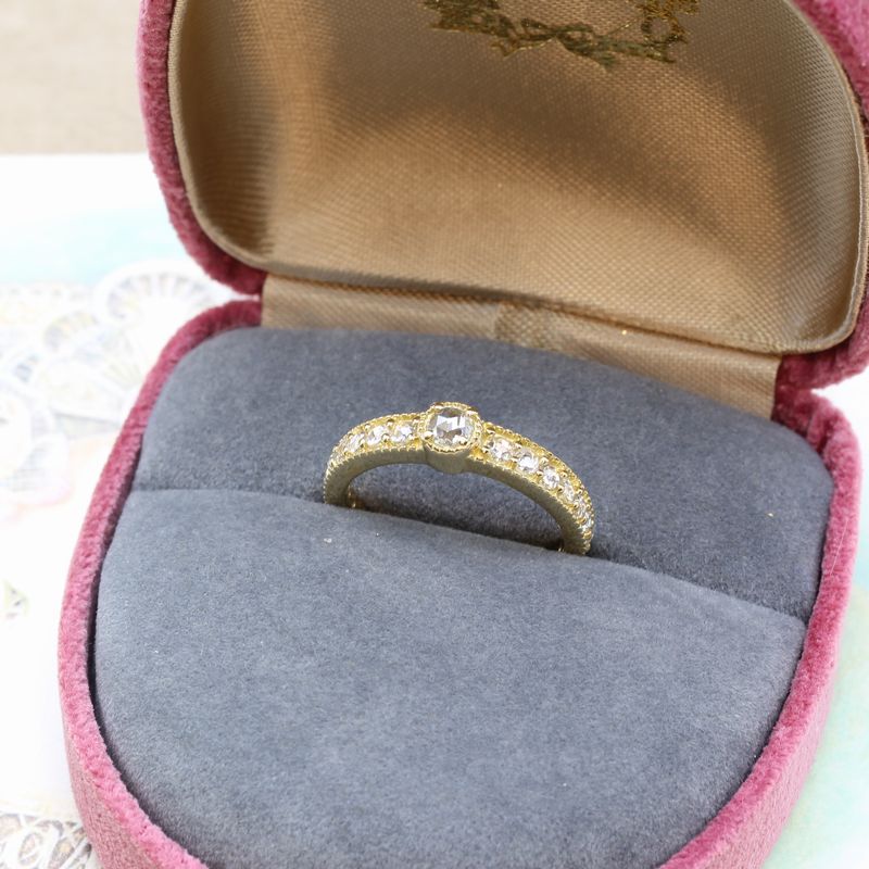 �ƥ�������R-01