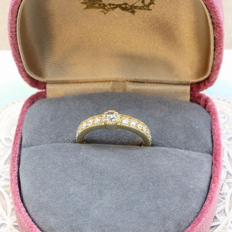 �ƥ�������R-01