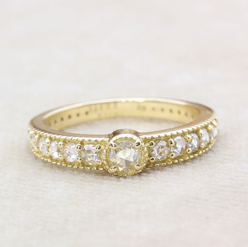 �ƥ�������R-01