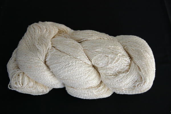 絹100％スラブ紬糸N　1綛約110g