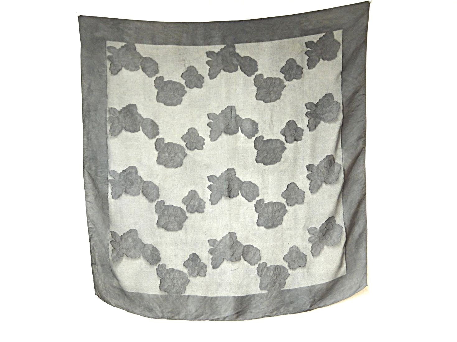 絹100% 花柄カットジャガードスカーフ　約90×90㎝　1枚