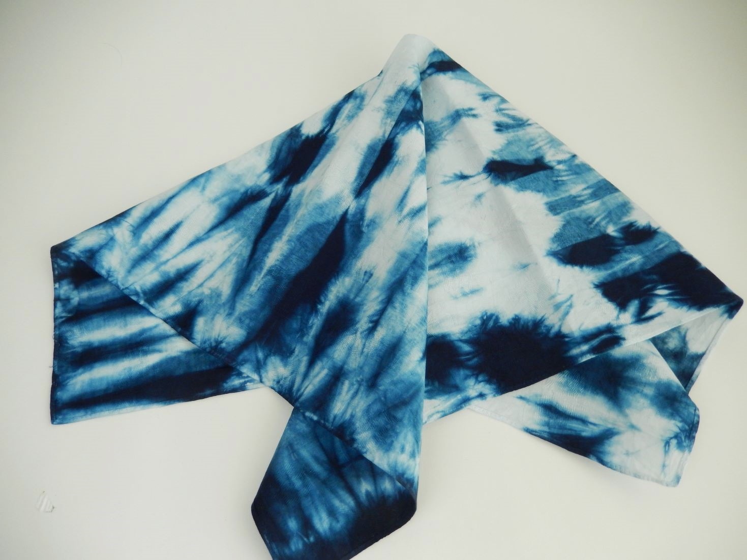 綿100% つるバラジャガードハンカチ 50×50㎝ 1枚