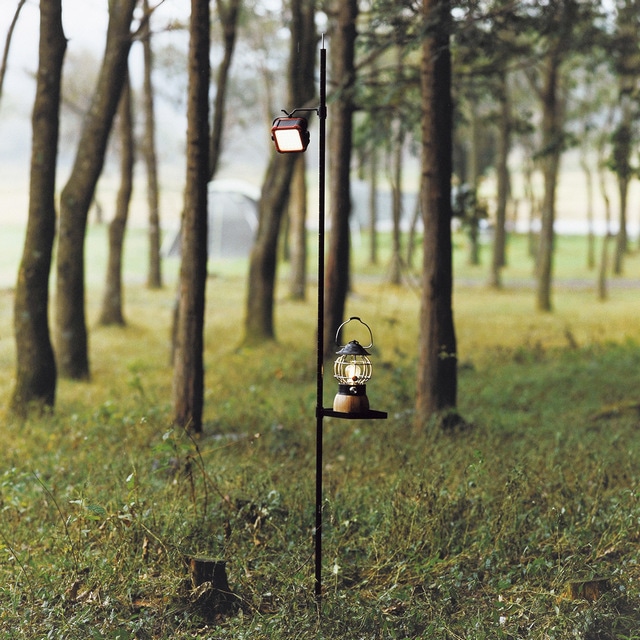 LOGOS/ロゴス アイアンランタンポール3WAY 高さ3段階 足元のステークを打ち込むだけの1本脚の簡単設置 フック付きでランタンフック可能 テントポールとしても