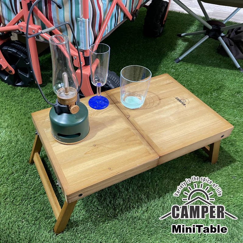 CAMPER/キャンパー ミニテーブル 木製の折りたたみ式ミニテーブル ウッドでナチュラルな雰囲気 使わない時はボックス型に折りたたんでコンパクト収納 ハンドル付