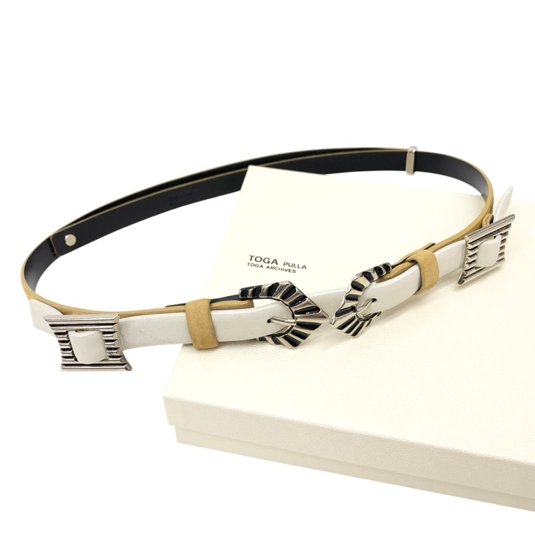 TOGA PULLA トーガプルラ ダブルバックルベルト スエード メタルパーツ ホワイト×ベージュ ONE TP02-AH264