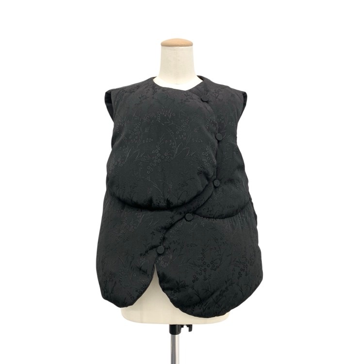 Mame Kurogouchi マメクロゴウチ Floral Jacquard Rounded Down Vest フローラルジャガードダウンベスト ブラック 3 MM25FW-JK013