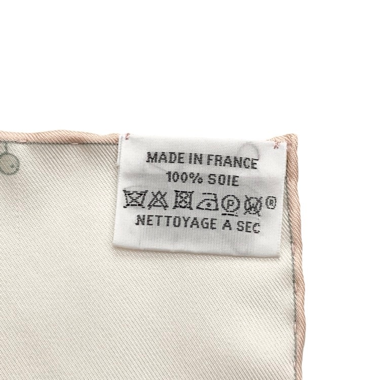 HERMES エルメス カレ90 《LA LEGENDE DU CHEVAL PLUMES >翼のある馬の伝説 シルクスカーフ クリーム