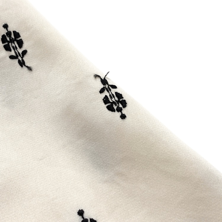 UJOH ウジョー フラワー刺繍サテンセーラーワンピース エクリュ 2 U744-D06-909