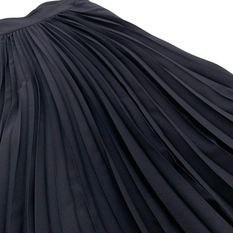 Mame Kurogouchi マメクロゴウチ Curved Pleated Flared Skirt カーブプリーツフレアスカート ネイビー 2 MM22FW-SK042