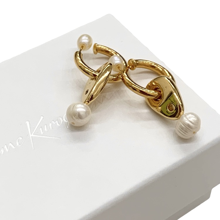 Mame Kurogouchi マメクロゴウチ Freshwater Pearl Earrings 淡水パールアシンメトリーピアス ゴールド F MM25AW-AC308