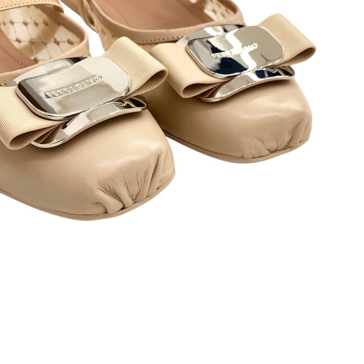 2025年 FERRAGAMO フェラガモ バレリーナ100周年限定 ニューヴァラプレート メッシュ＆リボン ベージュ 6C