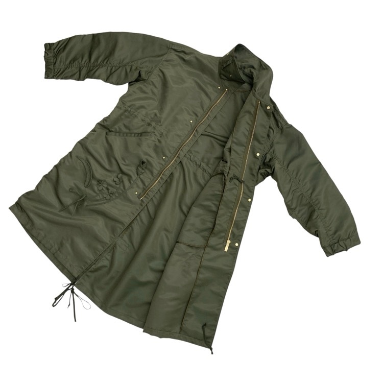 2026SS Mame Kurogouchi マメクロゴウチ Nylon Twill 3D Embroidery Mods Coat チューリップ刺繍ナイロンモッズコート カーキ 2 MM26SS-CO053