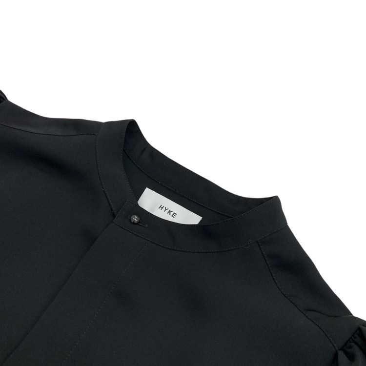 HYKE ハイク TWIST SATIN BALLOON SLEEVE DRESS バルーンスリーブドレス ワンピース ブラック 1 222-16139