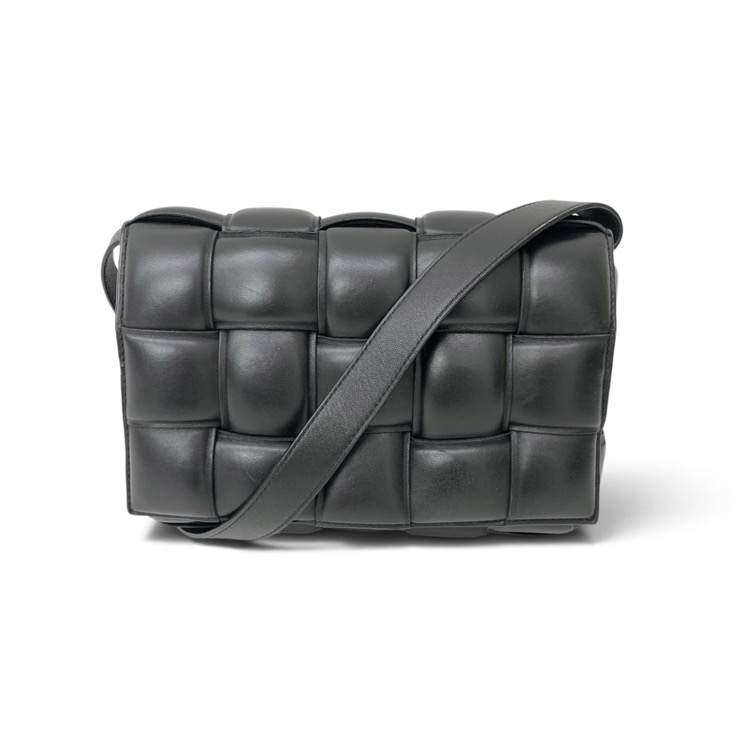 BOTTEGA VENETA ボッテガ・ヴェネタ パデッド カセット ショルダーバッグ ブラック 591970 VCQR1 842