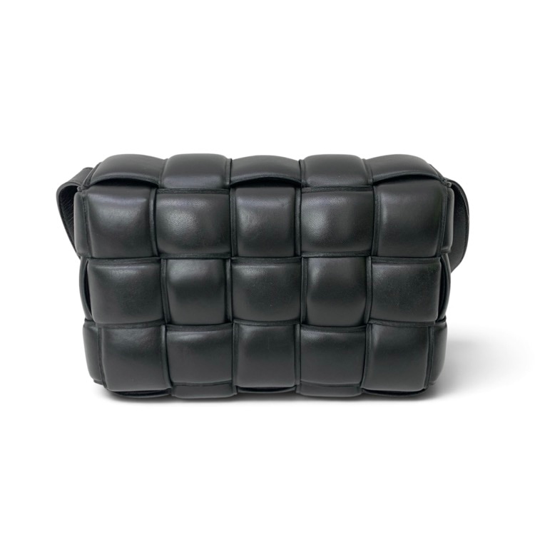 BOTTEGA VENETA ボッテガ・ヴェネタ パデッド カセット ショルダーバッグ ブラック 591970 VCQR1 842
