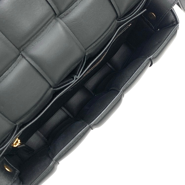 BOTTEGA VENETA ボッテガ・ヴェネタ パデッド カセット ショルダーバッグ ブラック 591970 VCQR1 842