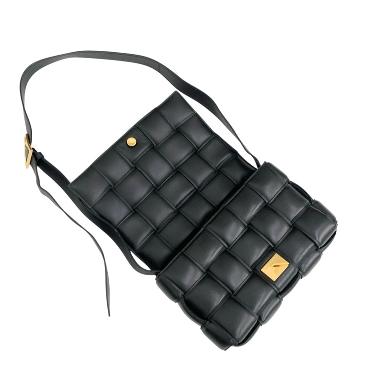 BOTTEGA VENETA ボッテガ・ヴェネタ パデッド カセット ショルダーバッグ ブラック 591970 VCQR1 842