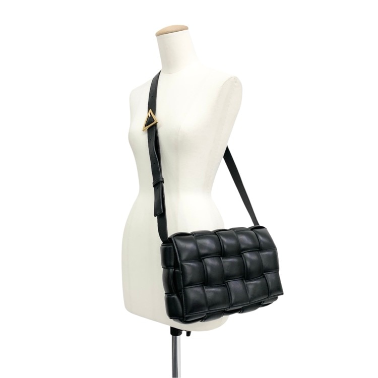 BOTTEGA VENETA ボッテガ・ヴェネタ パデッド カセット ショルダーバッグ ブラック 591970 VCQR1 842