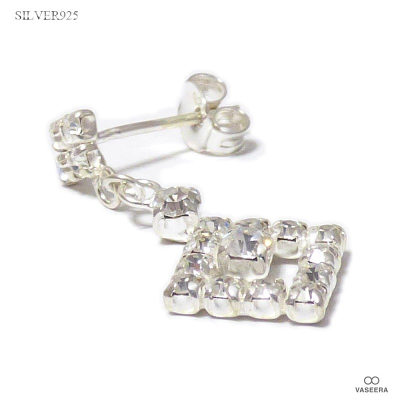 【単品販売（一個）】 ダイヤ型（菱形）チャーム　スワロフスキー パヴェ・セッティング仕上げ  シルバー925 スタッドピアス 【シルバーピアス / レディース】