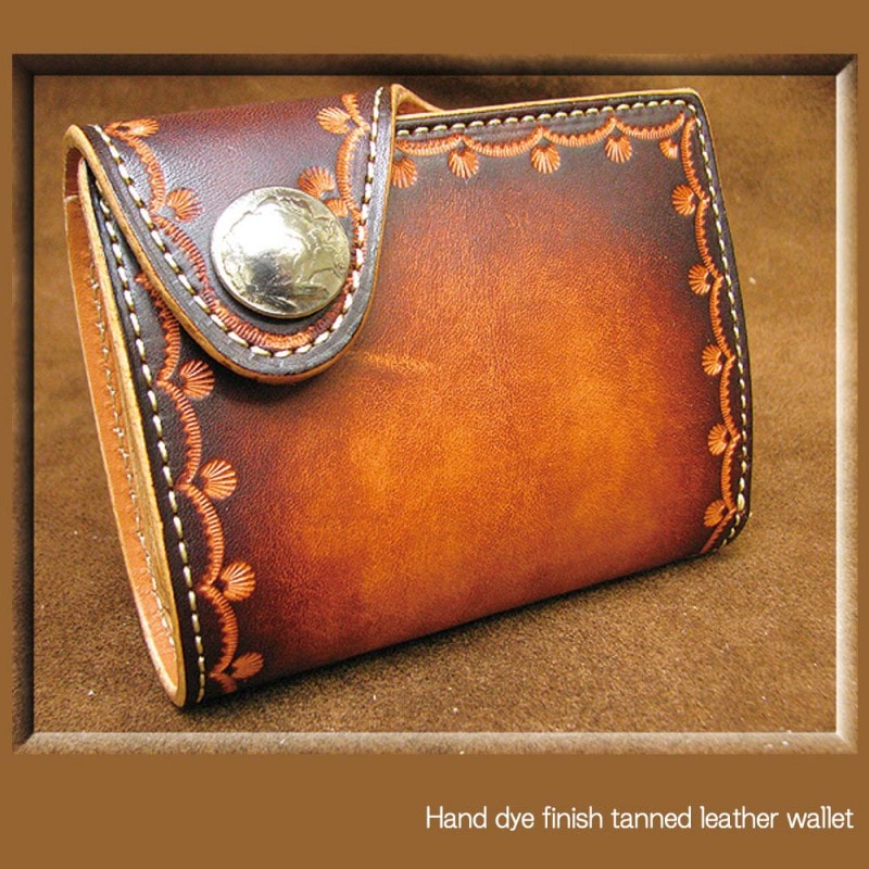 植物タンニン鞣し牛革(ヌメ革) 職人ぼかし手染め ハンドスタンピング仕上げ インディアンコンチョ 二つ折りレザーウォレット/革財布/ハンドメイド