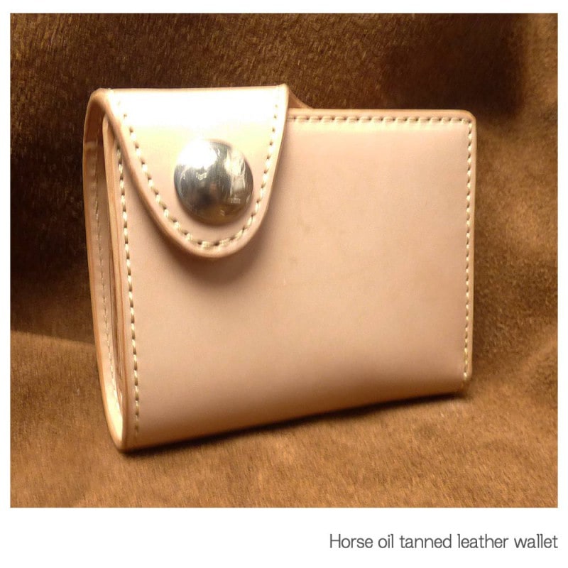植物タンニン鞣し牛革(白ヌメ革) ホースオイル(馬油)すり込み手仕上げ インディアンコンチョ 二つ折りレザーウォレット/革財布/ハンドメイド