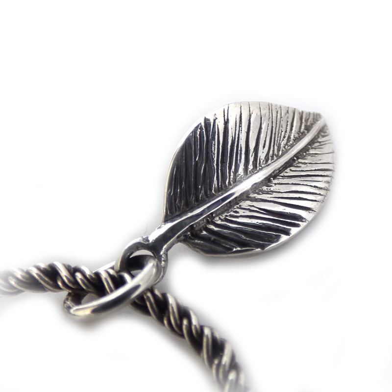 ハート付 フェザー(左向き) シルバー925 ブロンズ ペンダントトップ ハート付 フェザー(左向き) シルバー925 オキシダイズコーティング