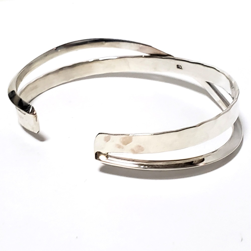 5mm幅 ダイヤカットエンボス 3mm幅スロープカット仕上げ 2連クロスダブル仕様 シルバーバングル 【シルバー925/SILVER925 /ブレスレット】