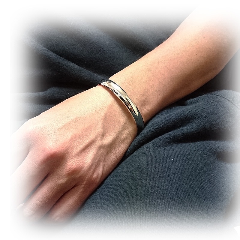 9mm幅 シンプルスタイル 鏡面 甲丸仕上げ シルバーバングル 【シルバー925/SILVER925 /ブレスレット】