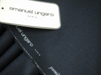 閉店大セール　お買得　【ｅｍａｎｕｅｌ　ｕｎｇａｒｏ／ウンガロ　ウール影格子】 フランス製,輸入生地 濃紺 ウール98%　エラスティ2% 140cm巾2.7m （スーツ分） 2111-018 【一点在