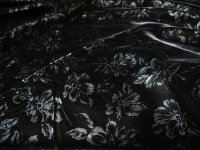 閉店大セール　お買得　【ベルベット/プリント】 　日本製生地 　黒（ベース色）/プリント系 　90cm巾　3.8m　 2341-668 　【一点在庫あり　ご注文はお早めに】|プリント、チェック、ストラ