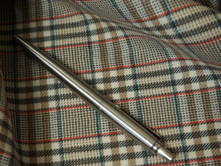 ��Ź�祻���롡��������<strong>��DORMEUIL���ɡ���롿�����륰�졼������å��ۡ�</strong><br>�ե����,͢������<br>�����꡼���<br>��������100%<br>��140cm��2.5m���ʥ�����ʬ��<br>��1121-224<br>���ڰ���߸ˤ��ꡡ����ʸ�Ϥ����ˡ�