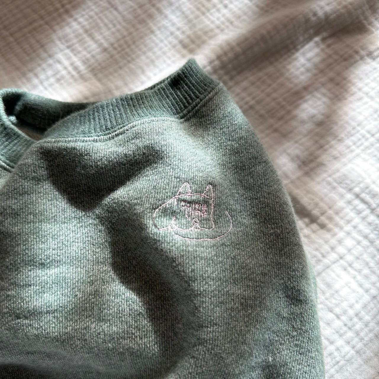 明日は一緒にどこ行く?クロップドスウェット【メランジ・モスグリーン】