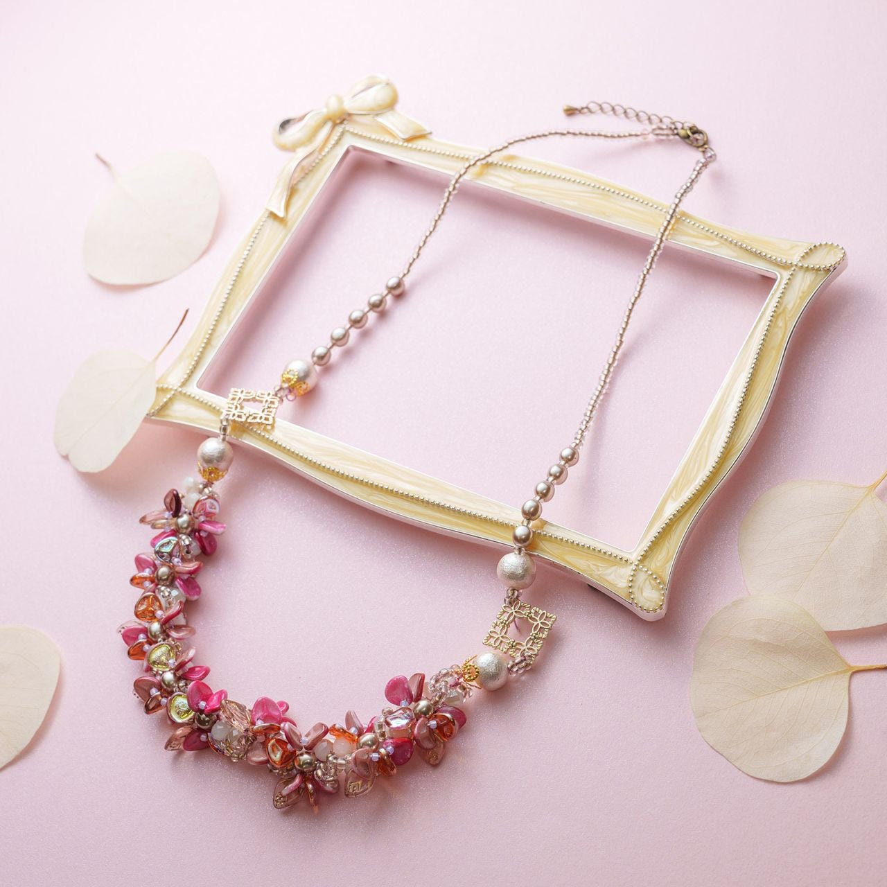 ペレンクロッシェの増減花＊花ネックレス ミックスレッドver.
