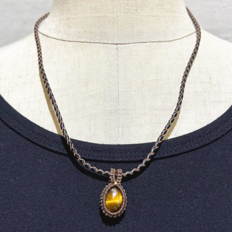 ミニミニカボションのフレーミングネックレス 茶