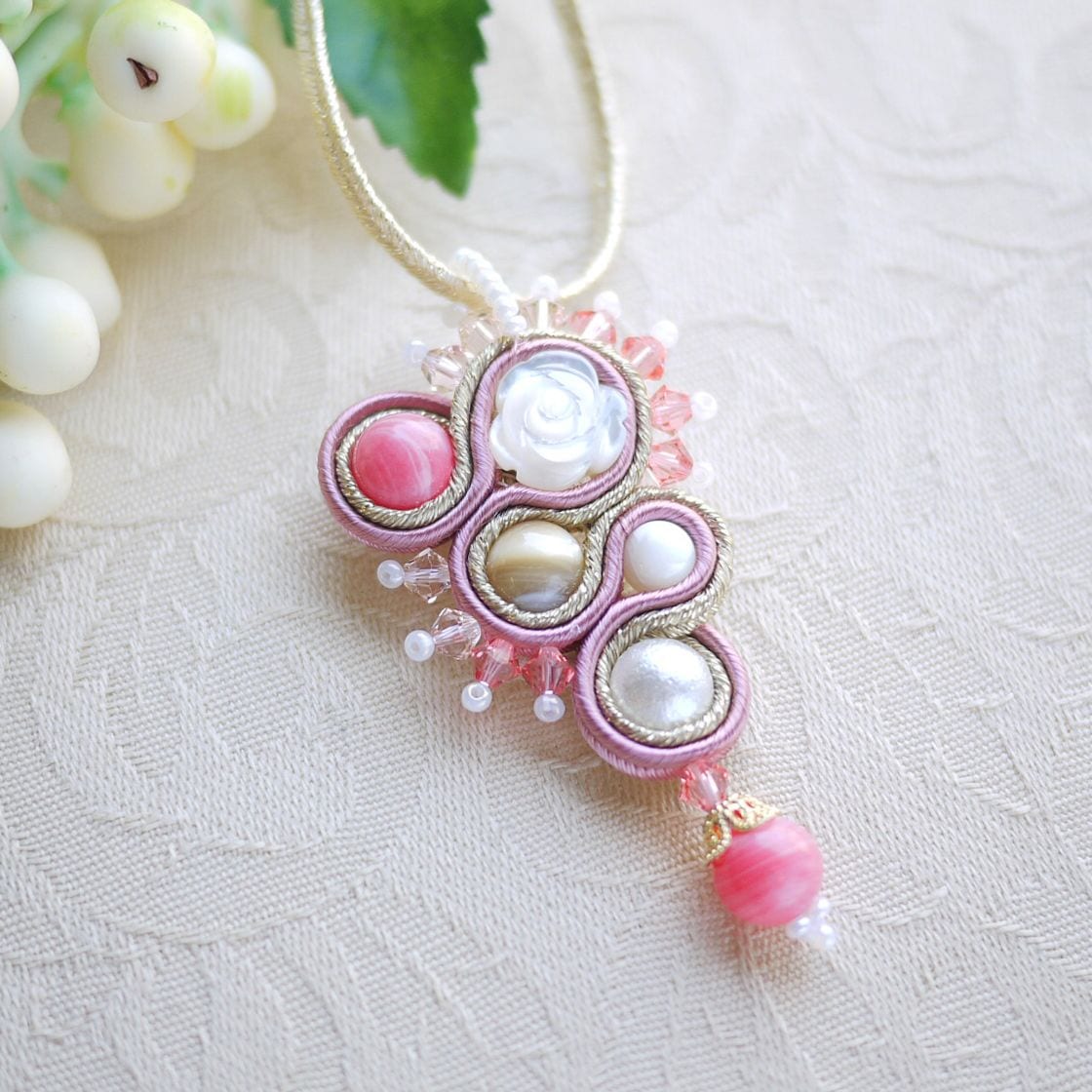 コピーホワイトローズペンダント（ロードクロサイト）※針糸付