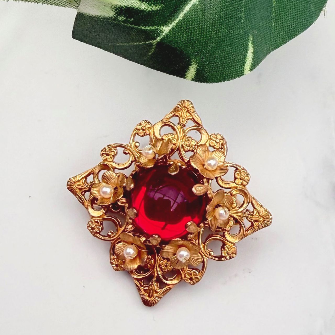 スカーレットブロッサムブローチ