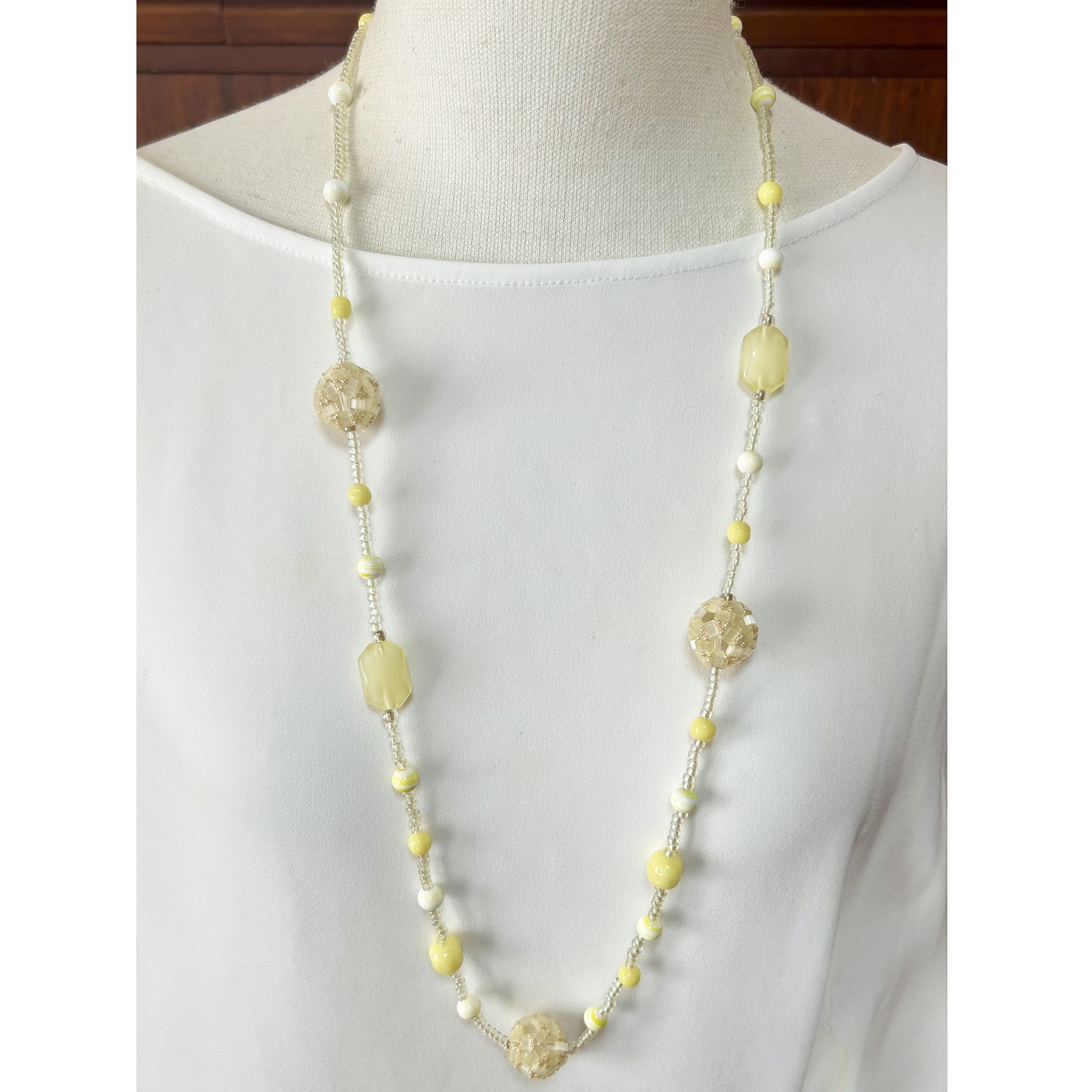 ビーズステッチで編むマルチビーズボールのロングネックレス ジャパンヴィンテージ仕立て