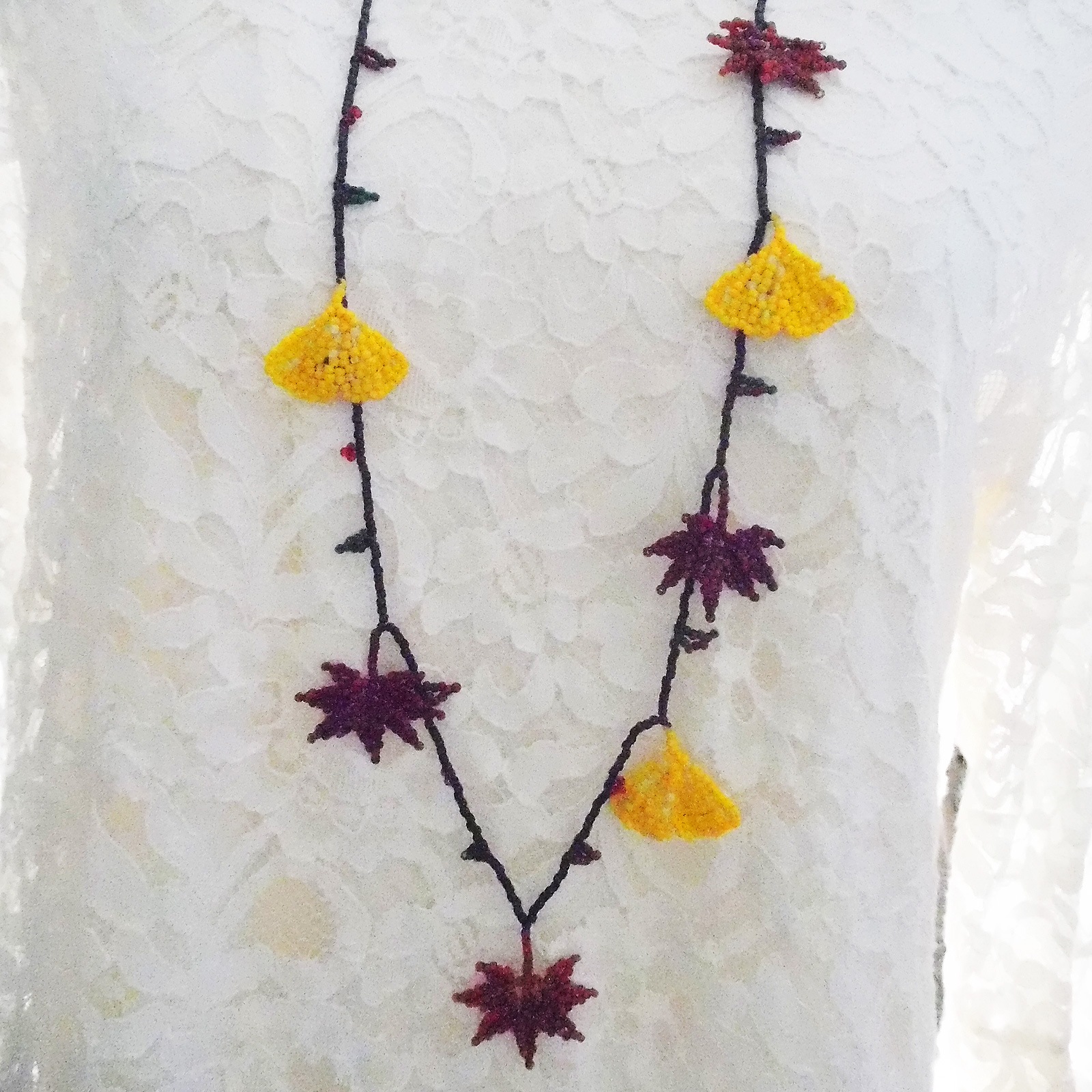 紅葉とイチョウのオヤ風ロングネックレス