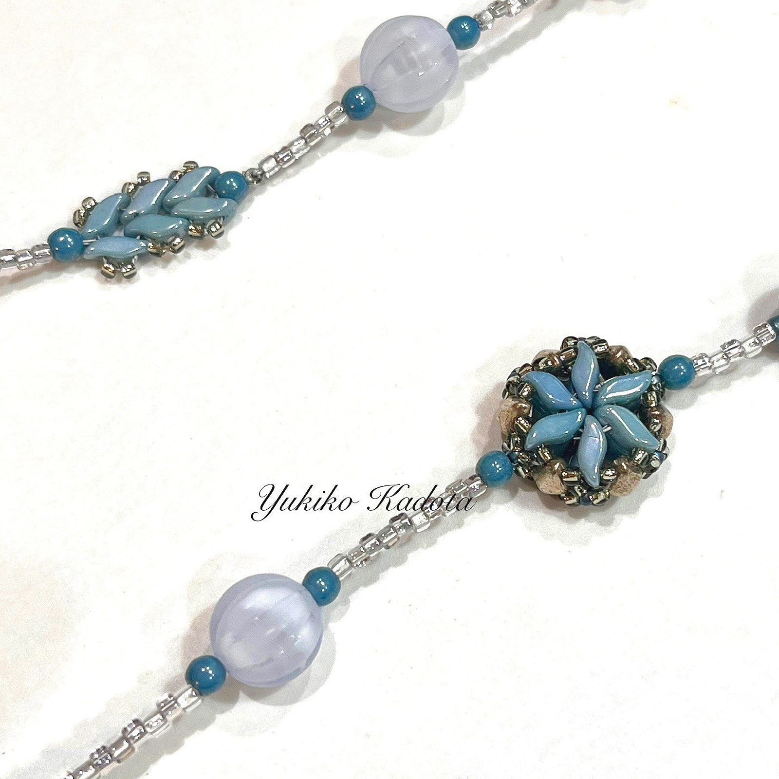 2種のマルチホールビーズで作るウィンドミル 水色