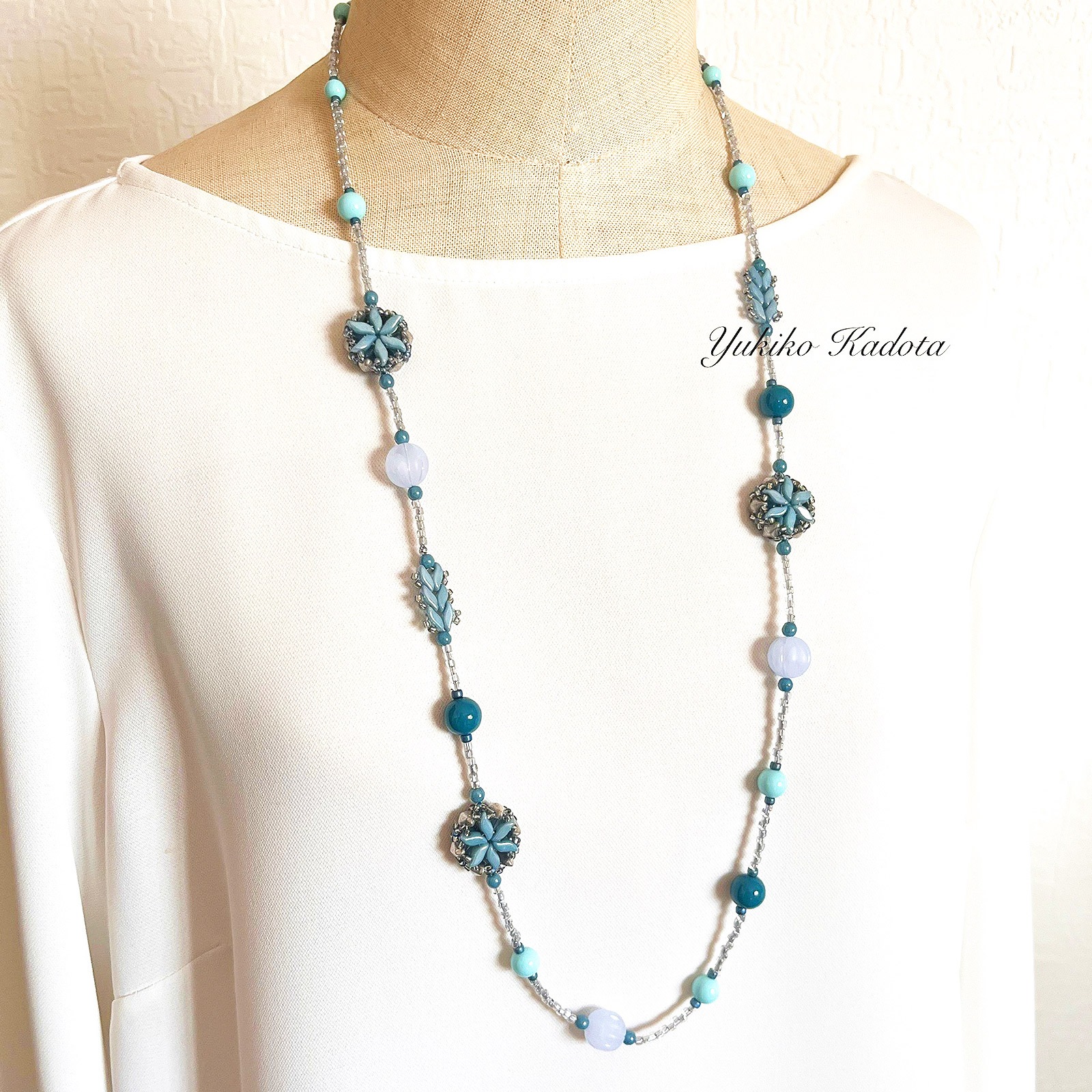 2種のマルチホールビーズで作るウィンドミル 水色