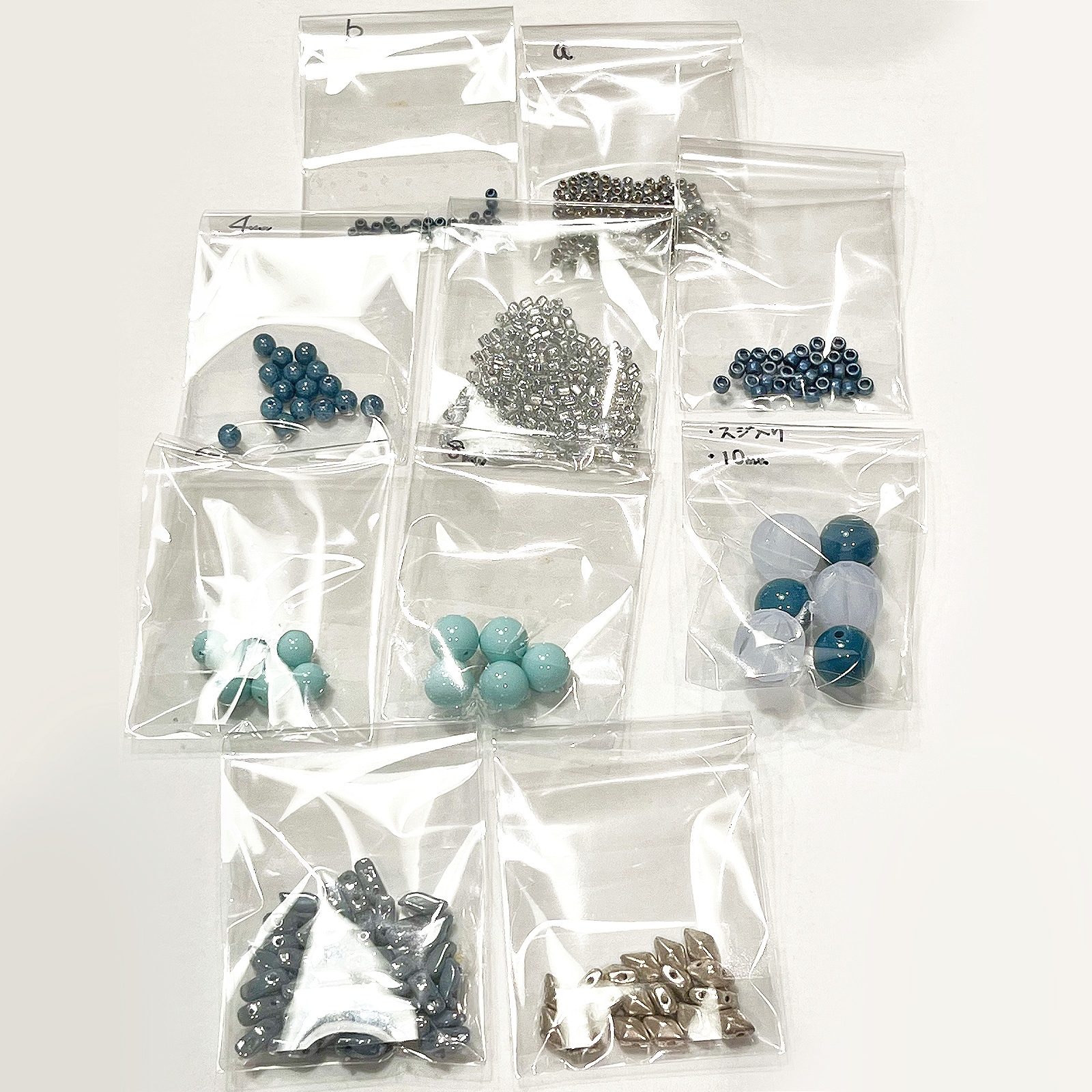 2種のマルチホールビーズで作るウィンドミル 水色