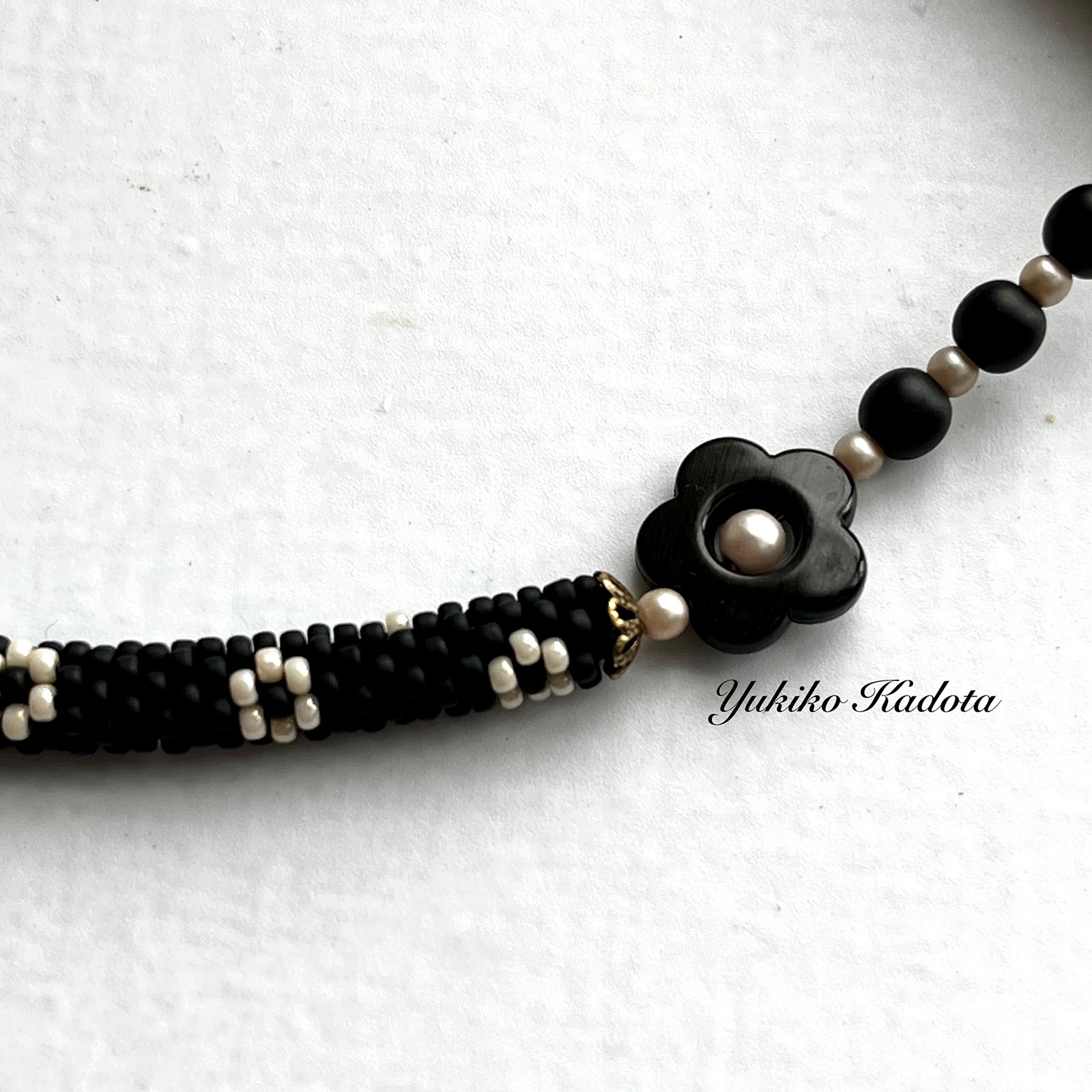 花柄模様のシンプルなチューブクロッシェモノトノ