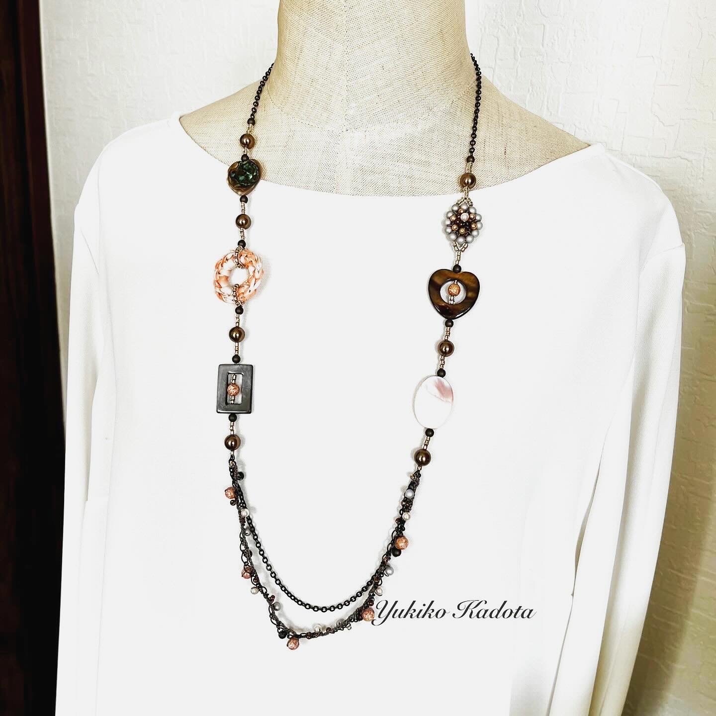 リボン編みと円形編みとチェーンの編みつけリボンフープ＆シェルのロングネックレス