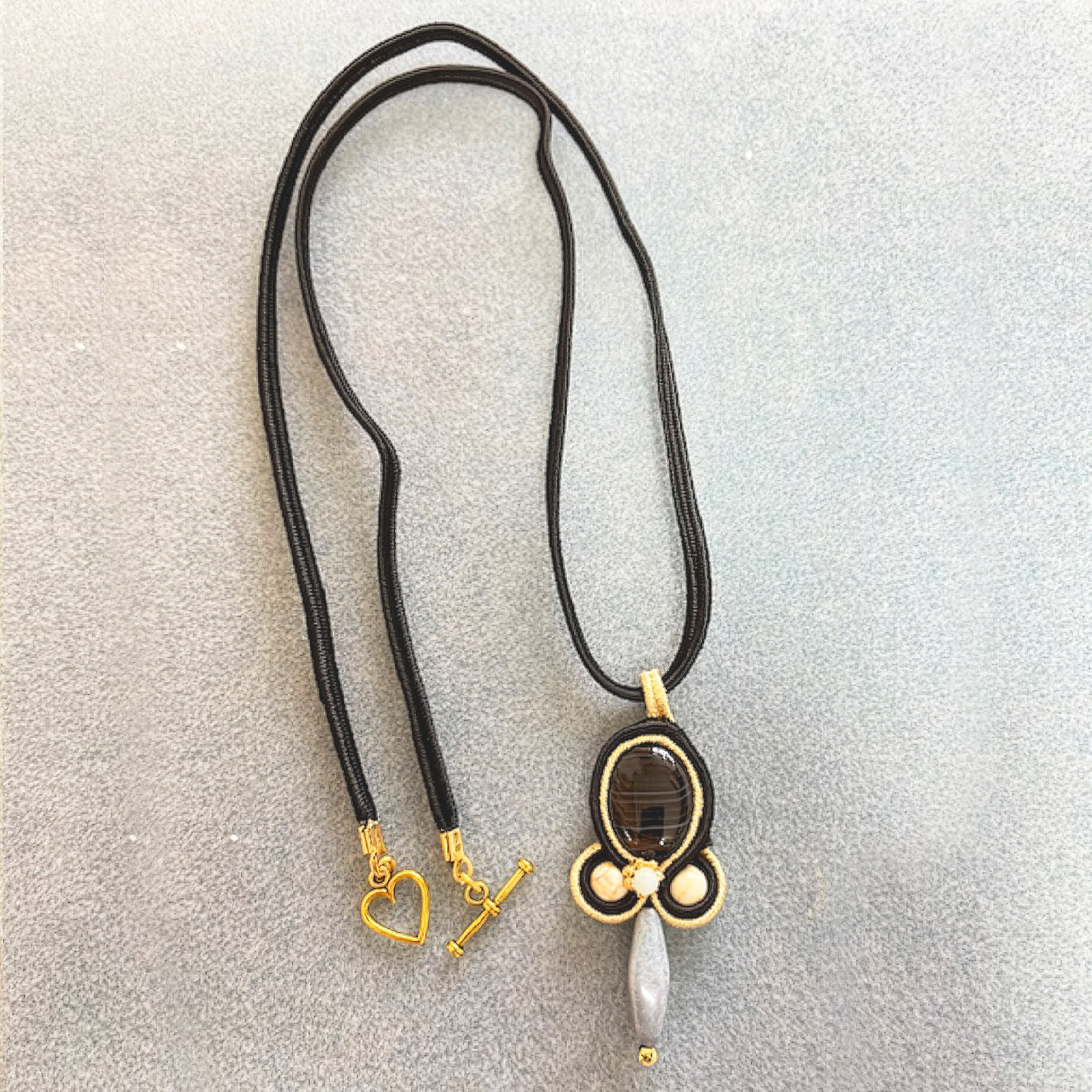 ラウンドシェイプで作るペンダント~クリオネ~ ブラック